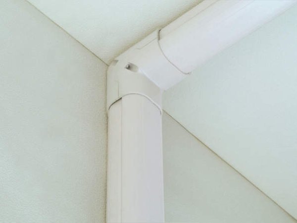 画像4: イナバ　SC-100-B　配管化粧カバー　スリムコーナー立面９０° (4)